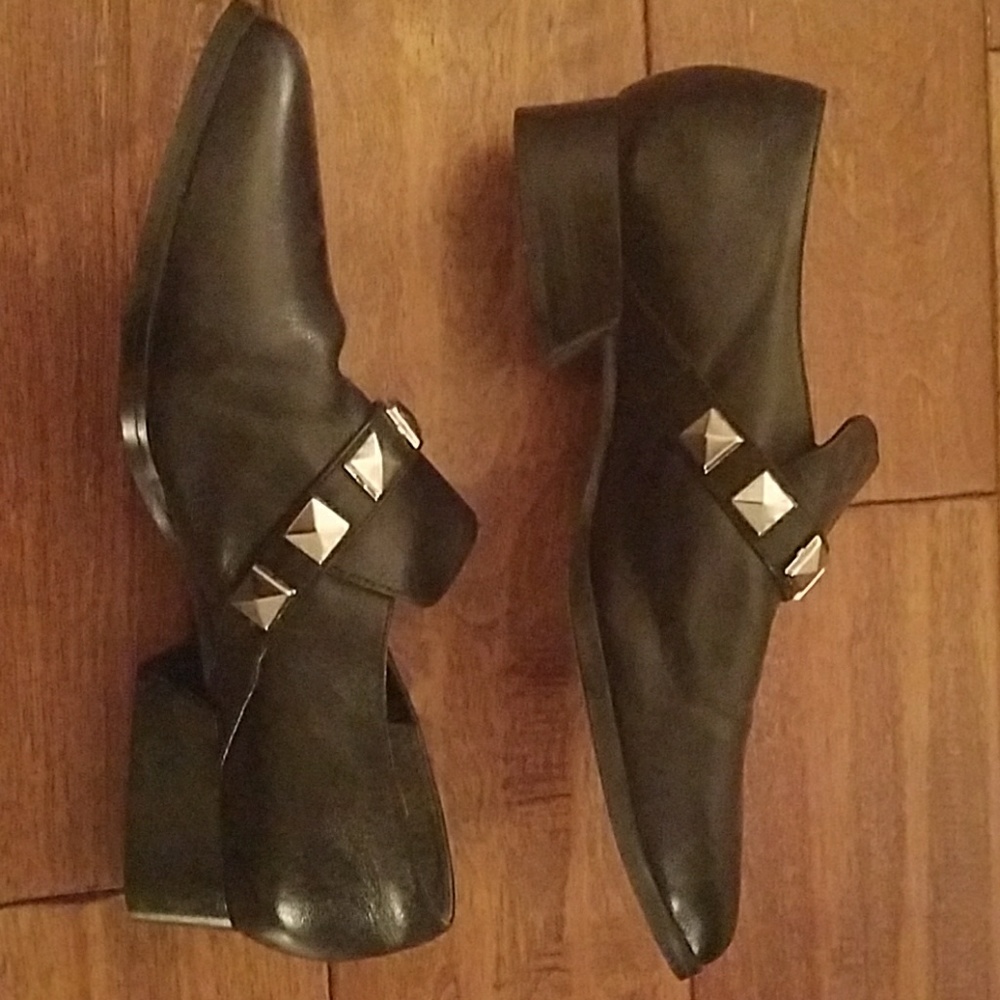 Shoes - Picture 3 of 4